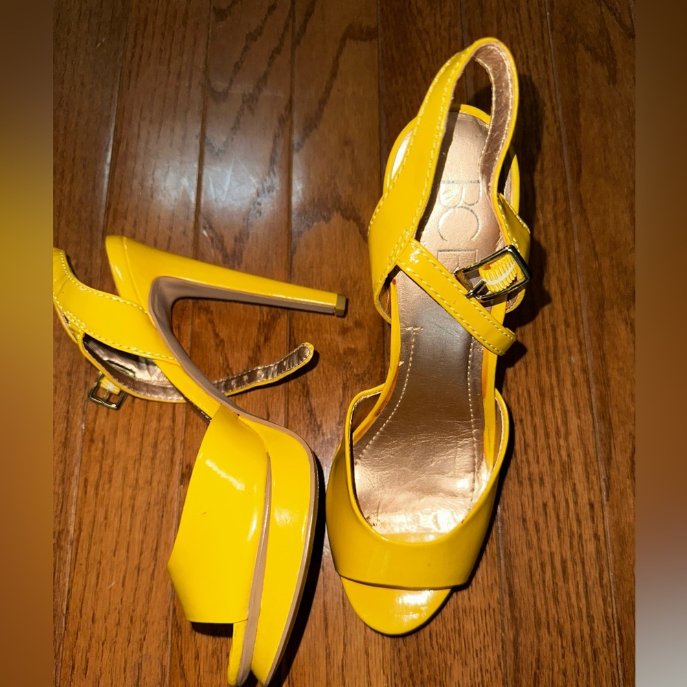 BCBG heels